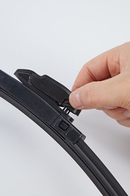L'utilisation de lames d'essuie-glace pour voitures à faisceau permet d'obtenir un nettoyage optimal à faible bruit et durable